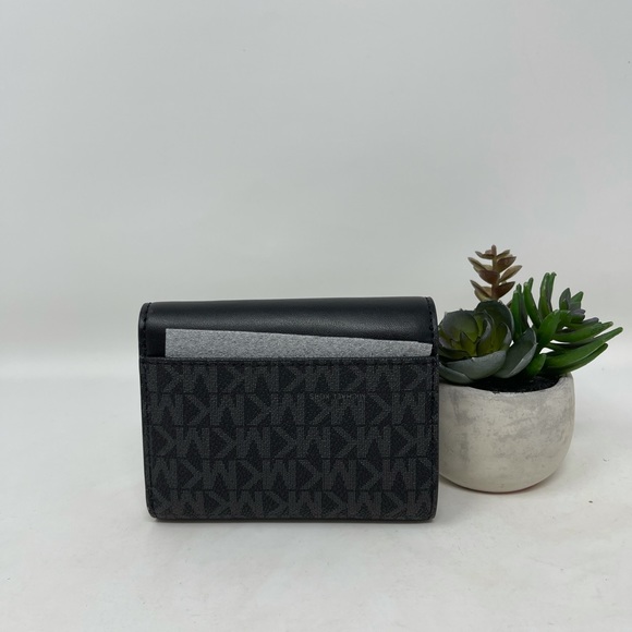 Michael Kors Suri Medium Bucket Bag and Wallet - Picture 13 of 15